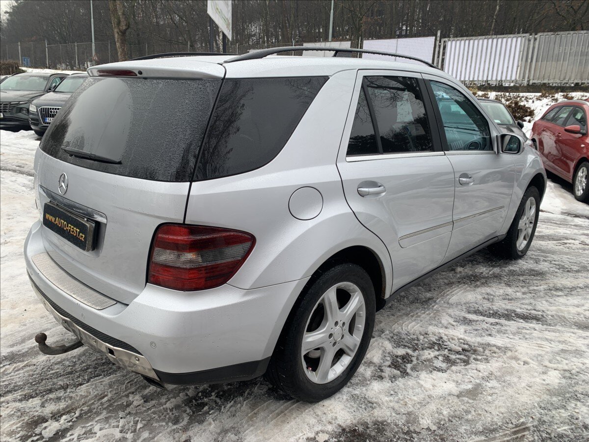 Mercedes-Benz Třídy M SUV / Terénní 4,0 l 225 kw