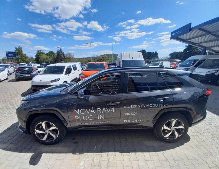 Toyota RAV4 SUV / Terénní 2,5 l 136 kw