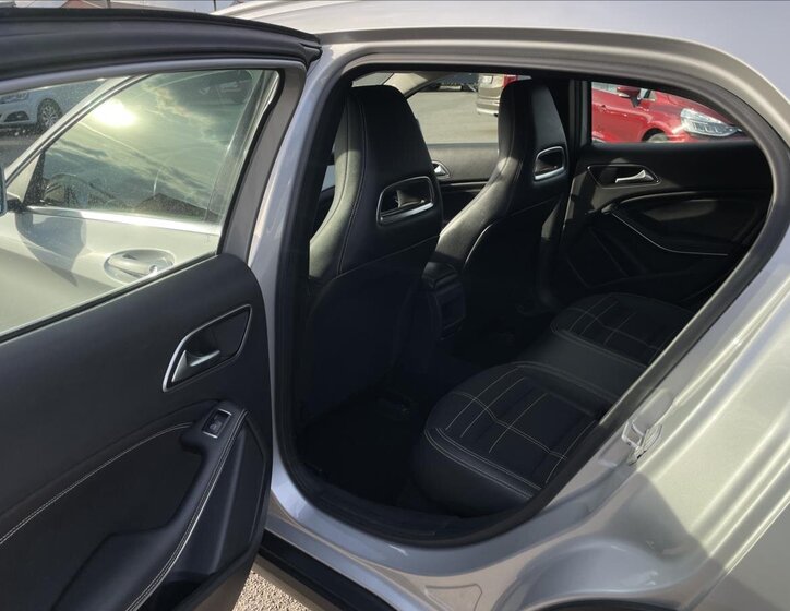 Mercedes-Benz GLA 25