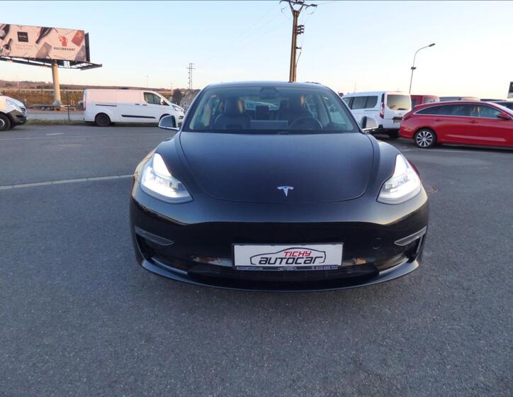Tesla Model 3 8
