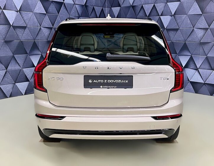 Volvo XC90 SUV / Terénní 2,0 l 335 kw