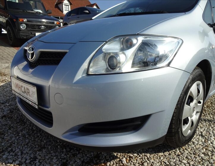Toyota Auris Hatchback 1,3 l 74 kw