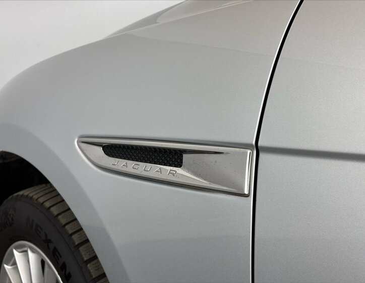 Jaguar F-Pace SUV / Terénní 2,0 l 132 kw