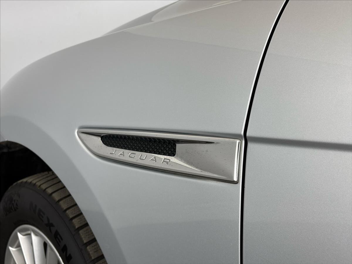 Jaguar F-Pace SUV / Terénní 2,0 l 132 kw