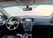 Nissan Pathfinder SUV 3,5 l 212 kw