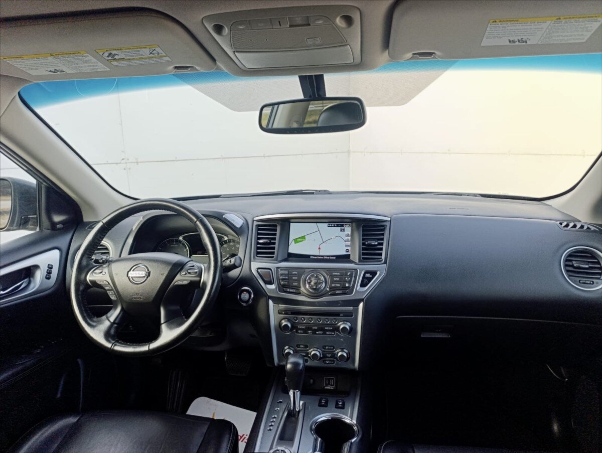 Nissan Pathfinder SUV 3,5 l 212 kw