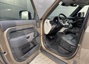 Land Rover Defender 10