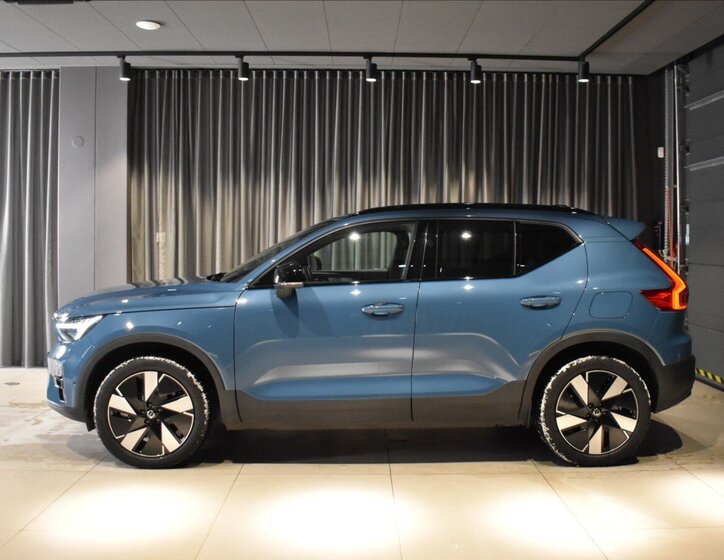 Volvo EX40 SUV / Terénní 0,0 325 kw