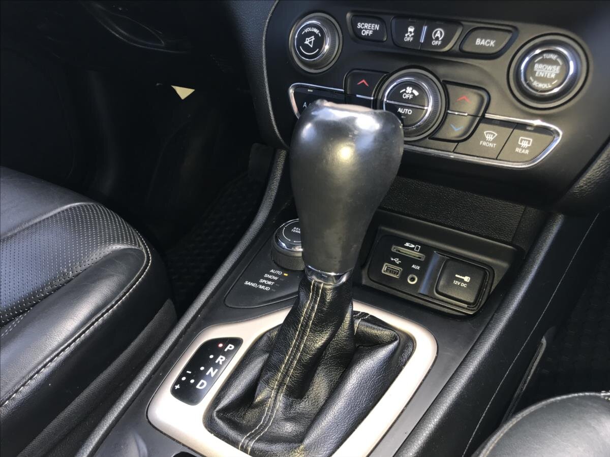 Jeep Cherokee Kombi 2,0 l 125 kw