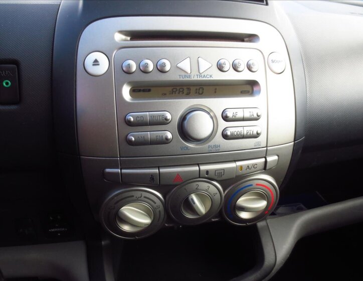 Subaru Justy Hatchback 998,0 51 kw