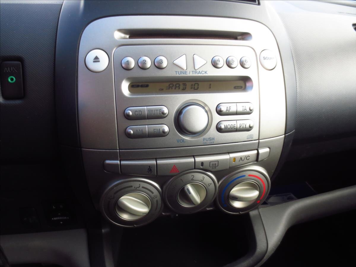 Subaru Justy Hatchback 998,0 51 kw