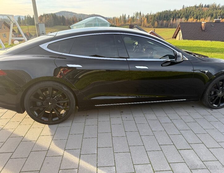 Tesla Model S Sedan 0,0 0