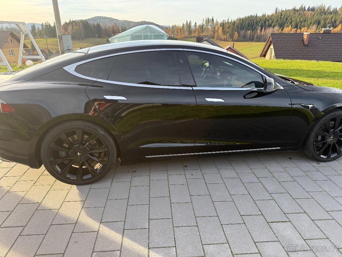 Tesla Model S Sedan 0,0 0