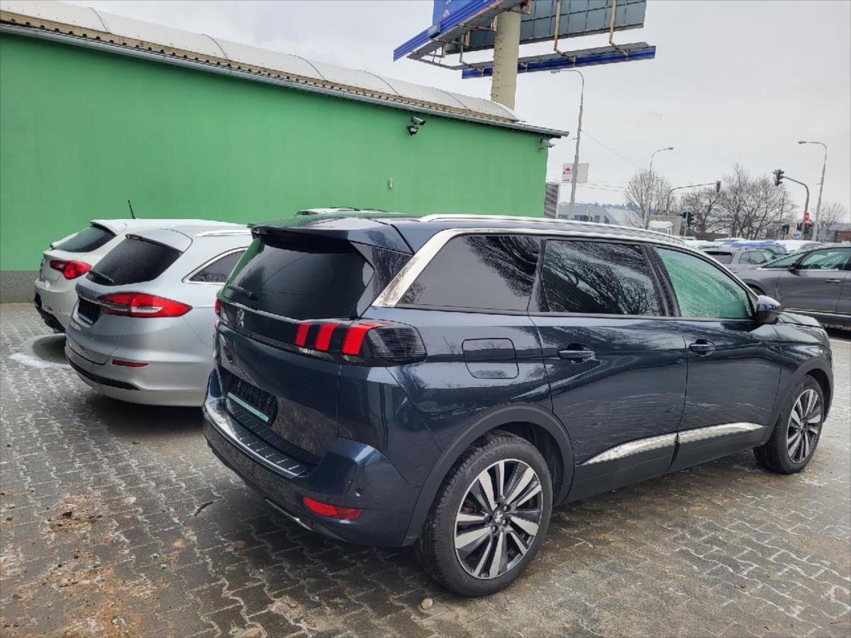Peugeot 5008 SUV 1,5 l 96 kw