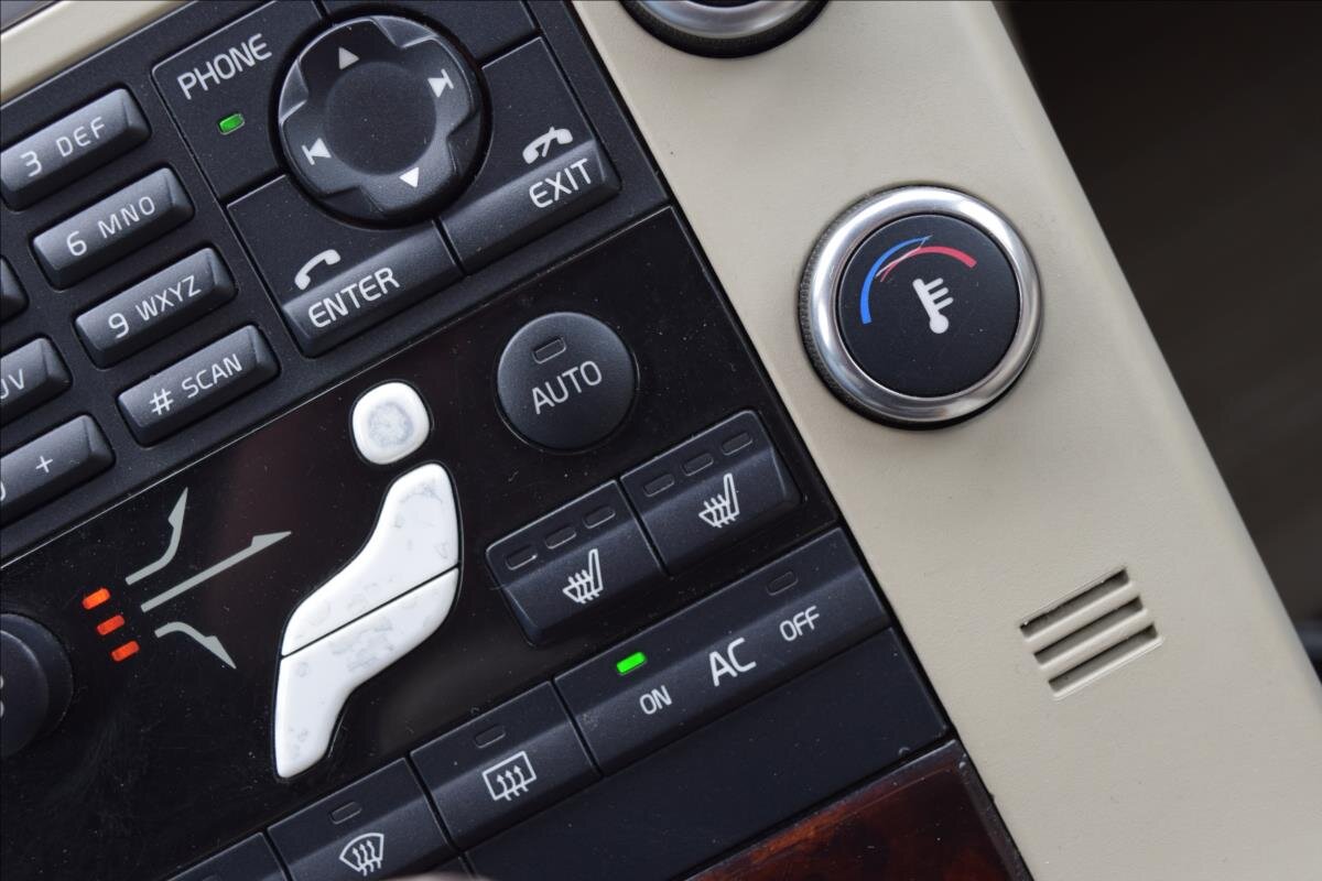 Volvo XC70 Kombi 2,4 l 120 kw