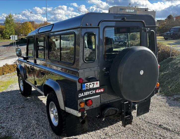 Land Rover Defender 5