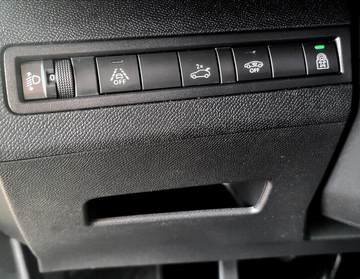 Peugeot 5008 SUV 1,5 l 96 kw