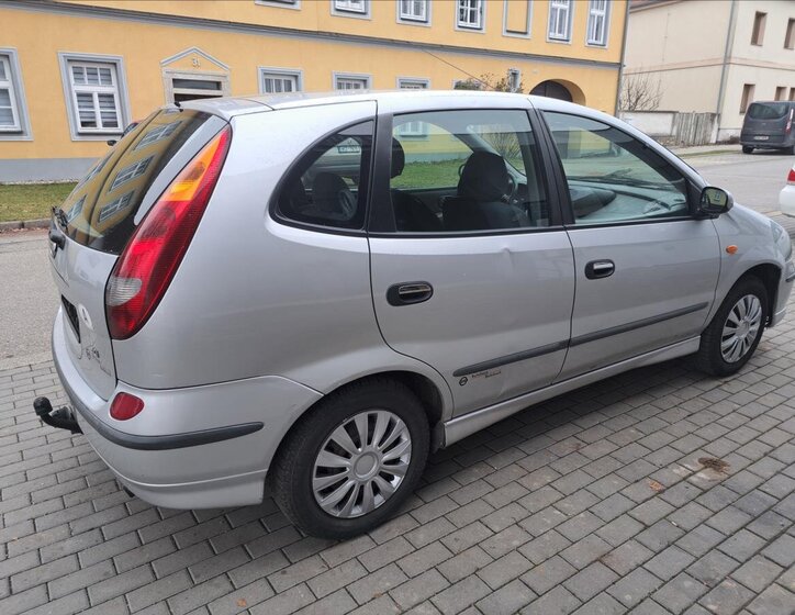 Nissan Almera Tino 12