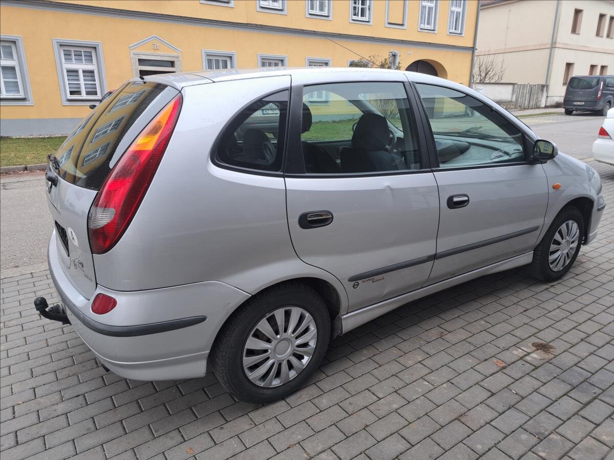 Nissan Almera Tino