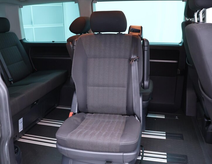 Volkswagen Multivan 14