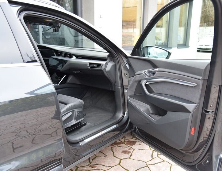 Audi e-tron SUV 0,0 300 kw