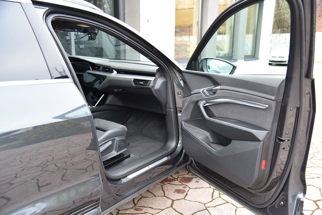 Audi e-tron SUV 0,0 300 kw