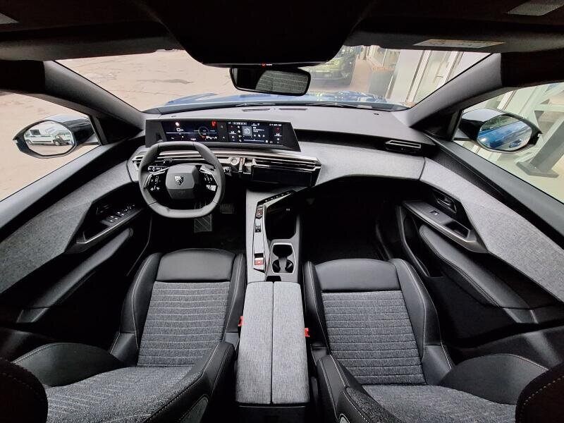 Peugeot 5008 SUV 1,2 l 107 kw