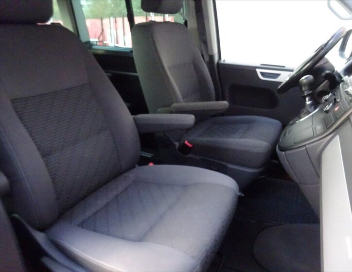 Volkswagen Multivan 14