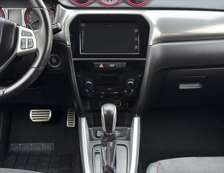 Suzuki Vitara SUV / Terénní 1,4 l 103 kw