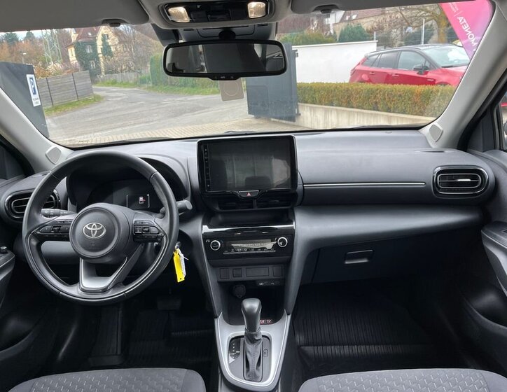 Toyota Yaris Cross 18