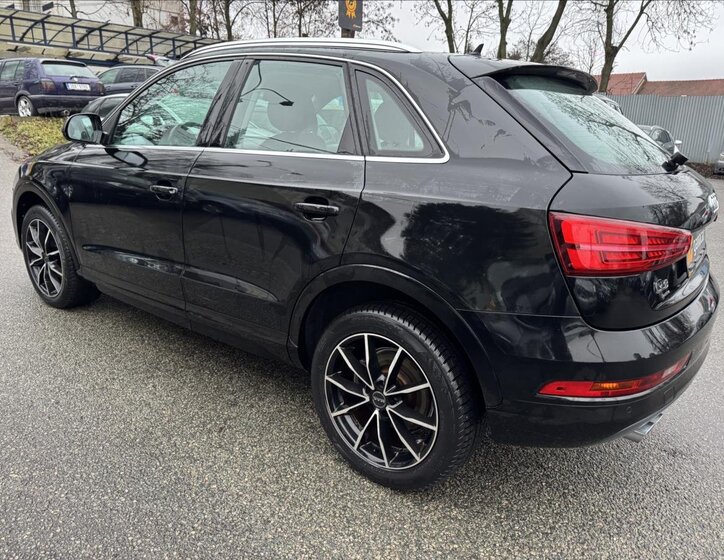 Audi Q3 10