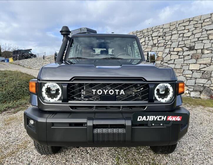 Toyota Land Cruiser 2