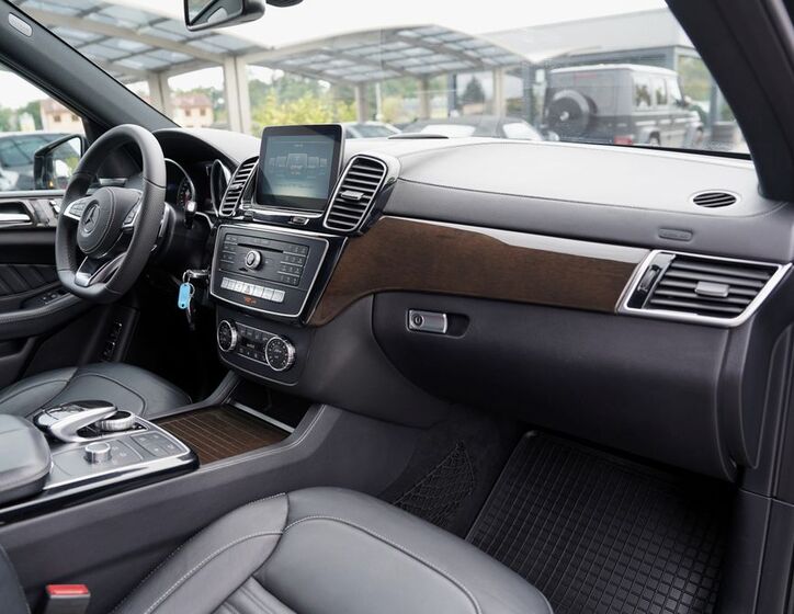 Mercedes-Benz GLS 29