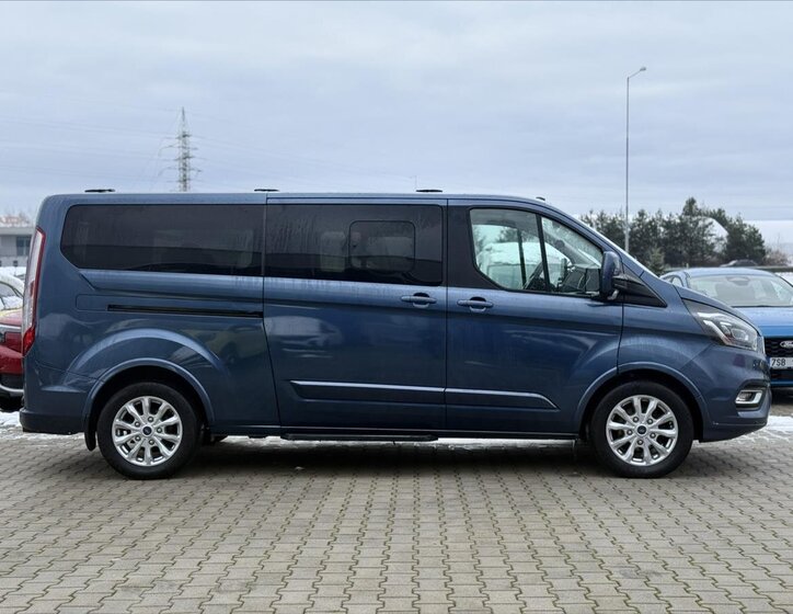 Ford Tourneo Custom 6