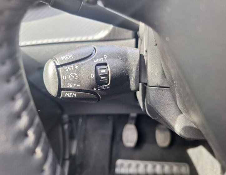 Peugeot 208 Hatchback 1,2 l 74 kw