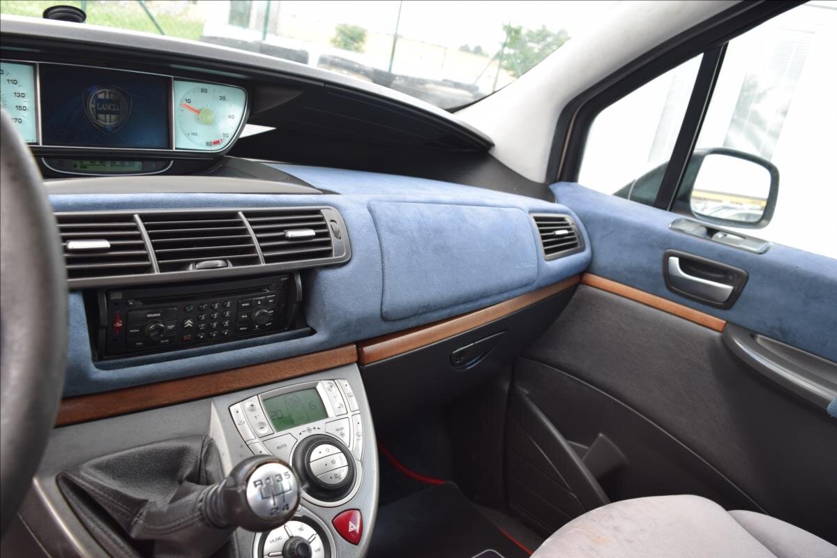 Lancia Phedra MPV 2,2 l 94 kw