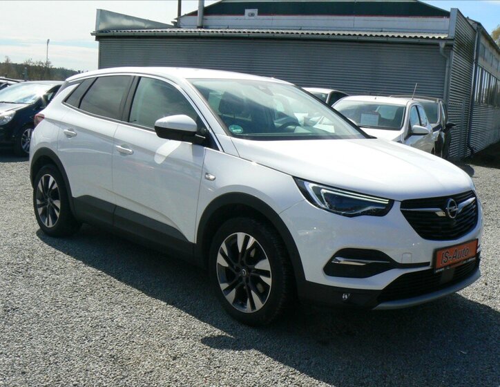 Opel Grandland X SUV / Terénní 1,2 l 96 kw
