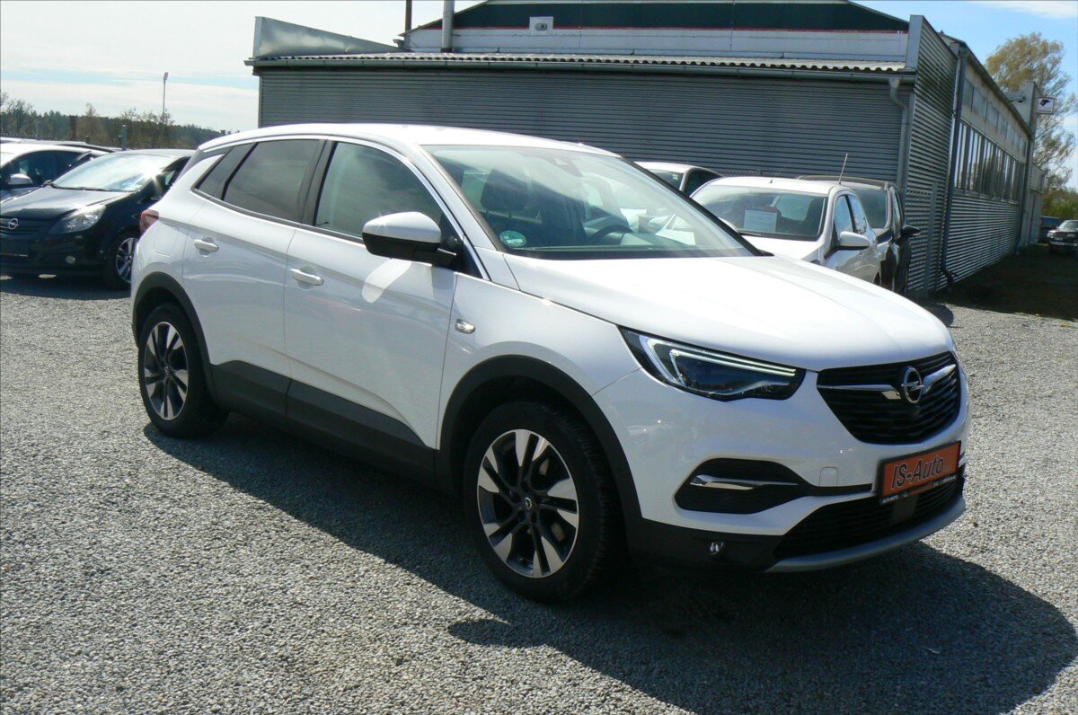 Opel Grandland X SUV / Terénní 1,2 l 96 kw