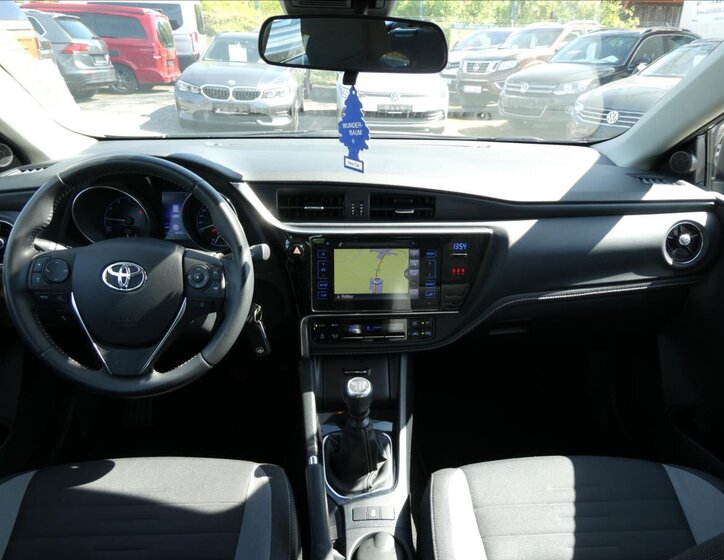 Toyota Auris Kombi 1,3 l 73 kw