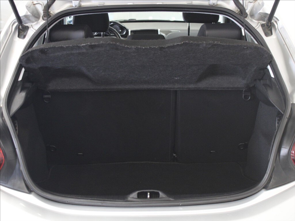 Peugeot 208 Hatchback 1,2 l 81 kw