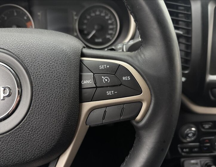 Jeep Cherokee SUV 2,0 l 103 kw