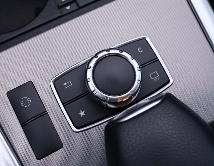 Mercedes-Benz Třídy E 30