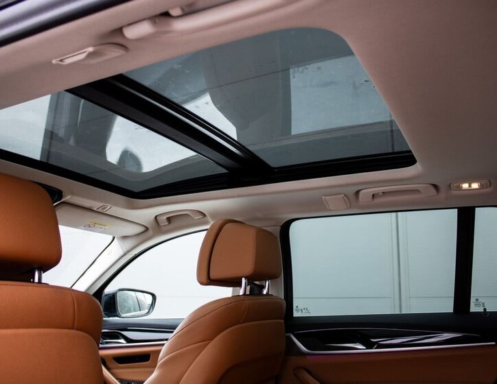 BMW Řada 5 Kombi 3,0 l 195 kw