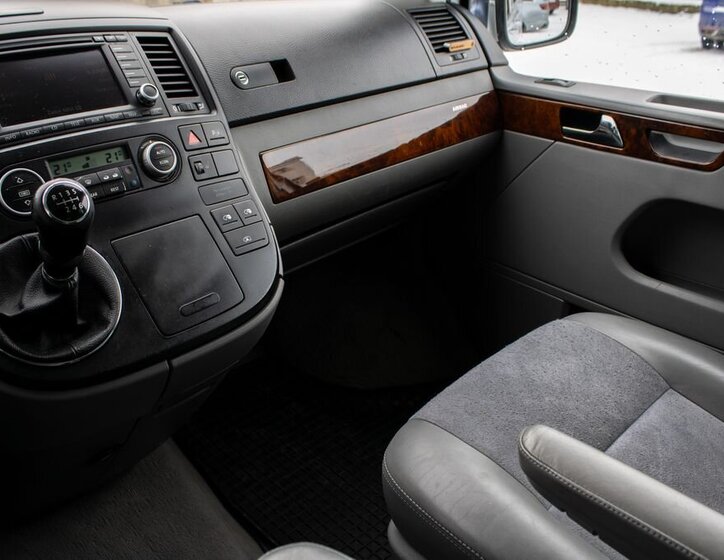 Volkswagen Ostatní VAN-Minibus 2,5 l 128 kw