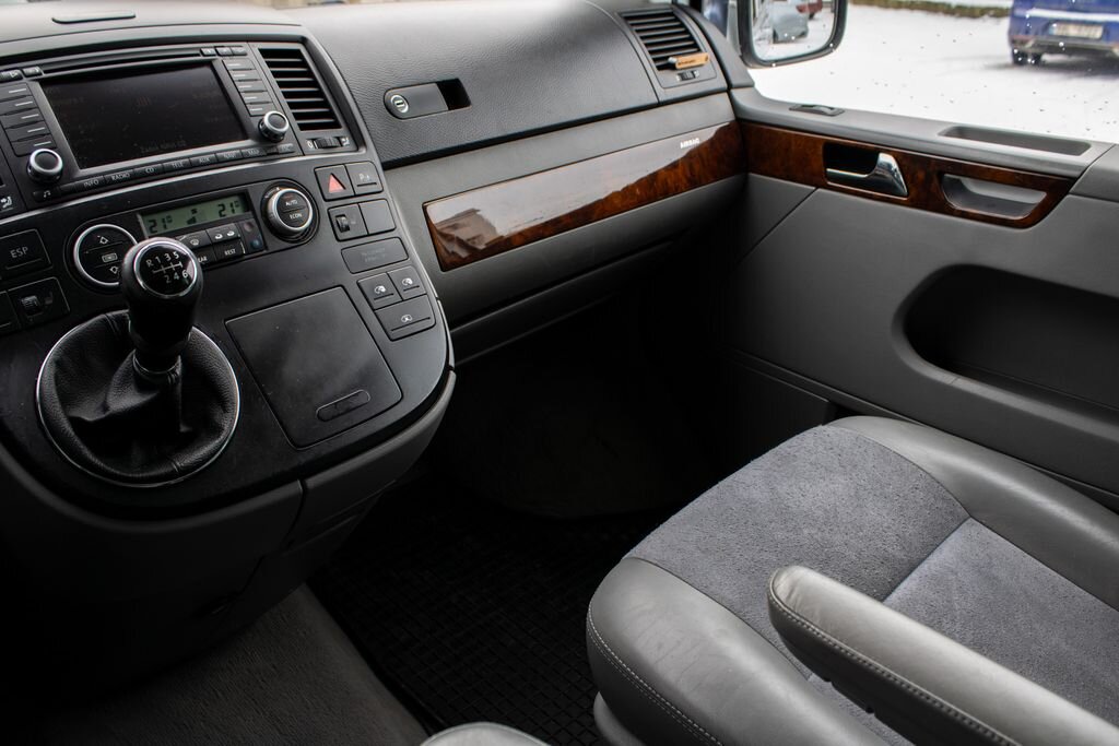 Volkswagen Ostatní VAN-Minibus 2,5 l 128 kw