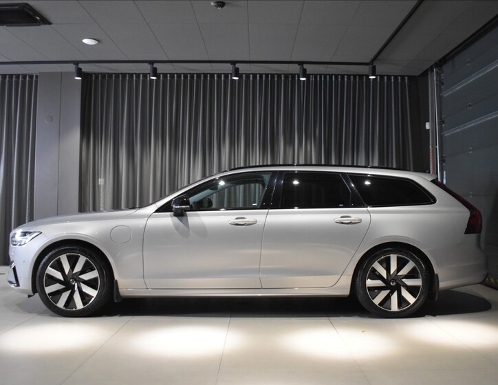 Volvo V90 2