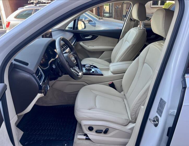 Audi Q7 11