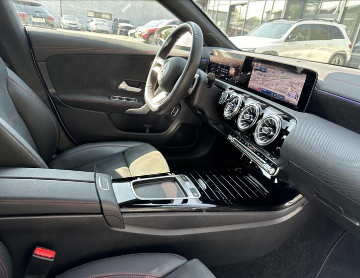 Mercedes-Benz CLA 12