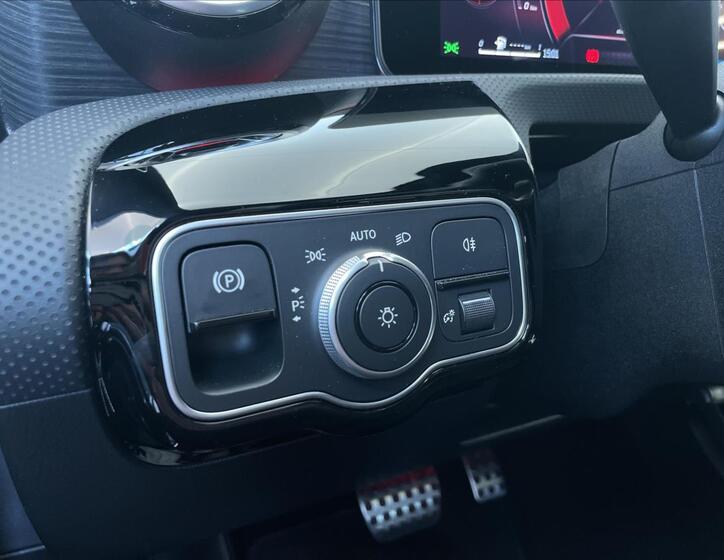 Mercedes-Benz CLA 11