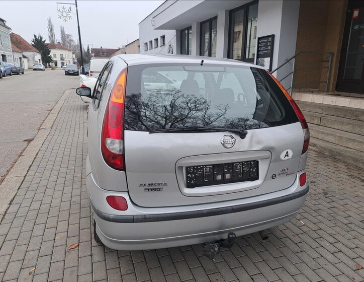 Nissan Almera Tino 9